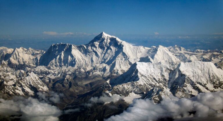 14 Fast Facts about Mount Everest